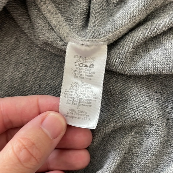 Everlane women’s grey pullover Large - Picture 3 of 3